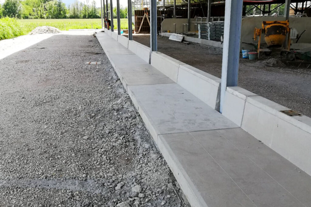 mangiatoia prefabbricate con piastrelle in gres
